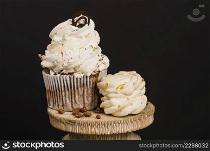 cream cupcake wooden cakestand