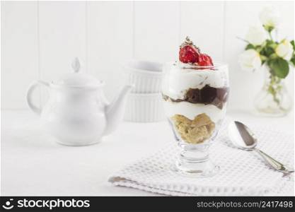 cream layer dessert