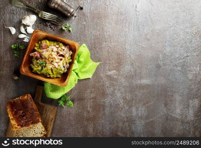 Creamy avocado dip with cilantro and bread
