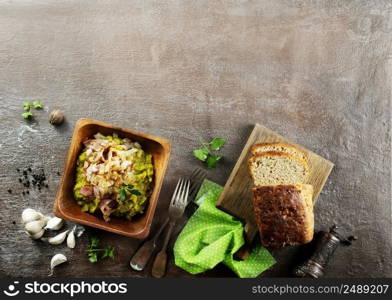 Creamy avocado dip with cilantro and bread