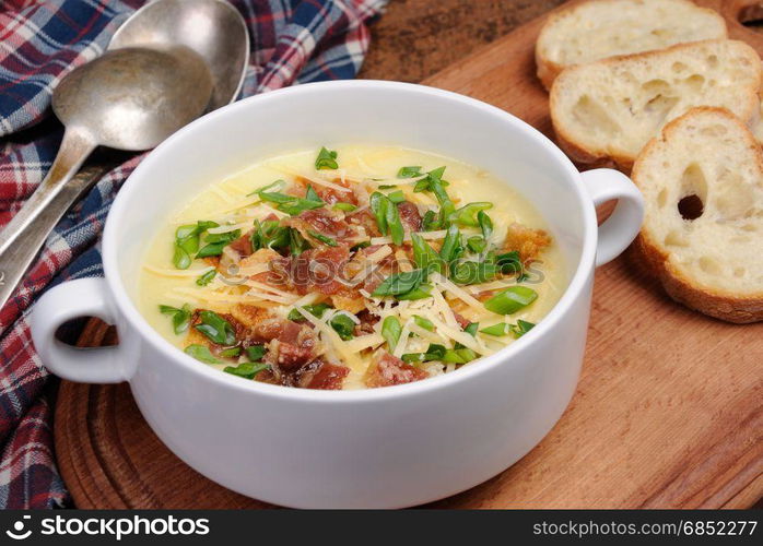 Creamy Loaded Baked Potato Soup with Bacon and Cheese,green onions