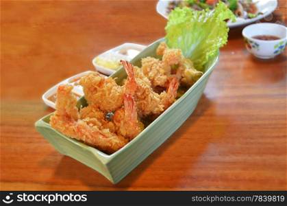 Crispy fried shrimp served with fresh vegetable and delicious sauce
