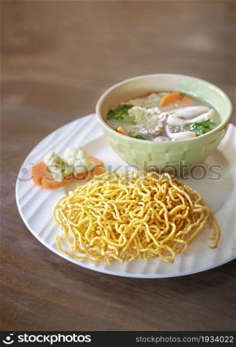 crispy yellow noodle with creamy gravy sauce