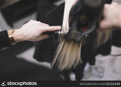 crop stylist setting hair with brush