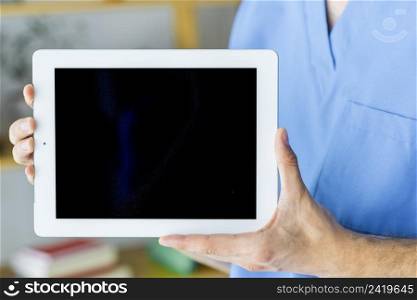 crop surgeon showing tablet