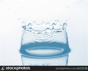 crown shaped water splash closeup