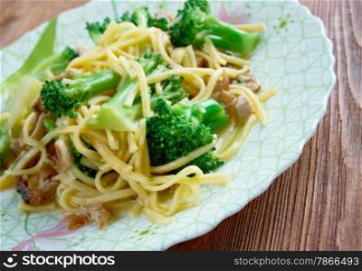 Crunchy Broccoli Salad with noodles, chicken