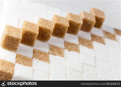 Cubes of not refined reed sugar and white sugar
