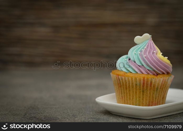 Cupcakes are beautifully decorated in Dark lighting, AF point selection.