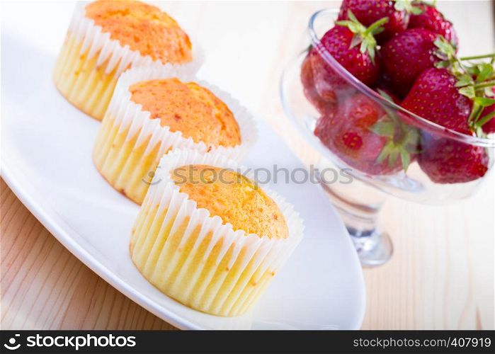 cupcakes at the white plate with strawberries
