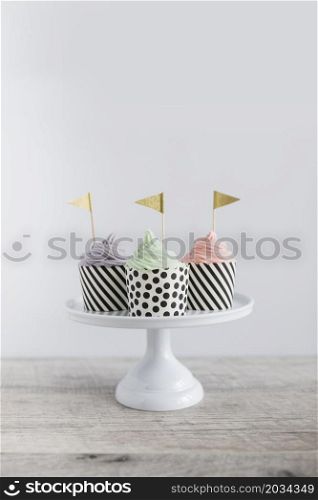 cupcakes display with golden flag