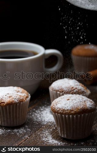 Cupcakes sprinkle with sugar powder