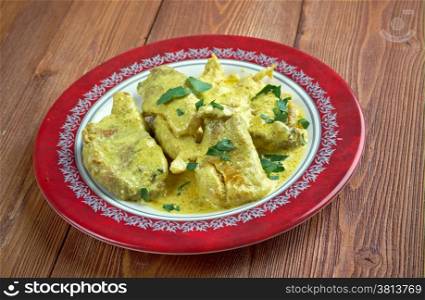 Curry de porc aux concombres - pork in curry sauce and cucumber close up
