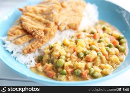 Curry rice with fried pork