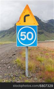 Curve with advisory speed limit in Iceland