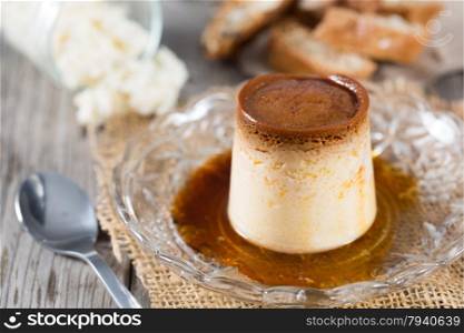 Custard and caramel cheese made with natural products