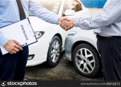 Customer shake hand with auto insurance agents after agreeing to terms of insurance.