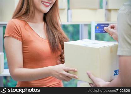 Customers pay for purchases with credit cards.Sme business owners send products to customers.Business owners succeed in selling products.