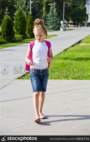 Cute girl go to school with pink knapsack