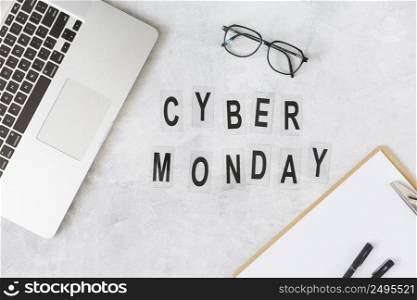 cyber monday inscription table with laptop