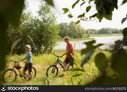 Cyclist couple
