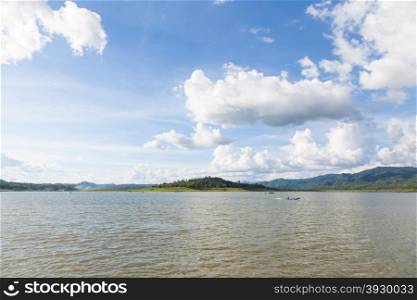 Dam mountains and forests, forest-covered mountains and the natural fertility Sangkhlaburi, Thailand.