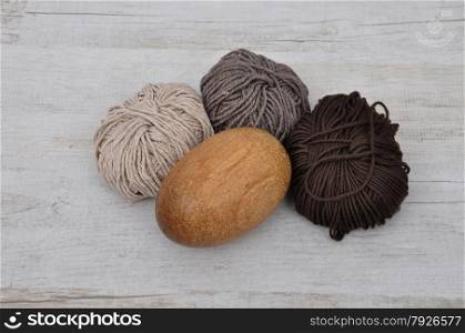 Darning egg and wool