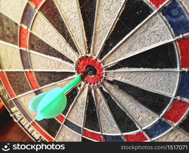 dart in the center