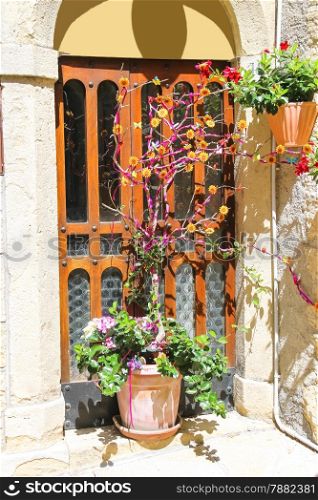 Decorative flower arrangement near the door of the Italian house