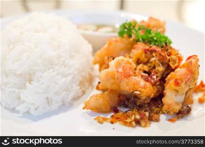 deep fried shrimp with chili sauce , served with steamed rice