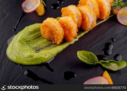 deep fried shrimps with avocado sauce