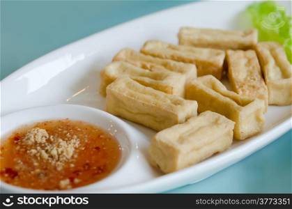 deep fried tofu and fresh vegetable served with spicy sauce