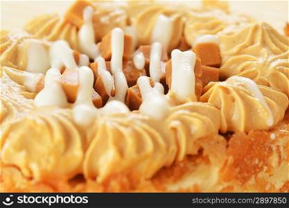 Delicious caramel&acute;s cupcake with white icing closeup