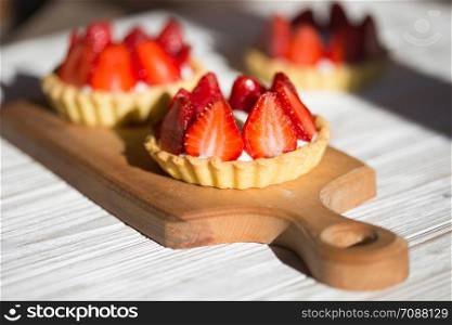 Delicious, healthy and beautiful tartlets with Strawberry and mascarpone