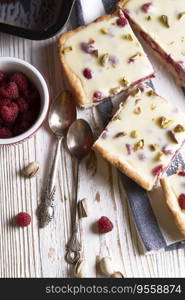 delicious raspberry tart with white chocolate
