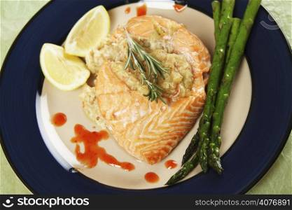 Delicious stuffed salmon with asparagus on the side