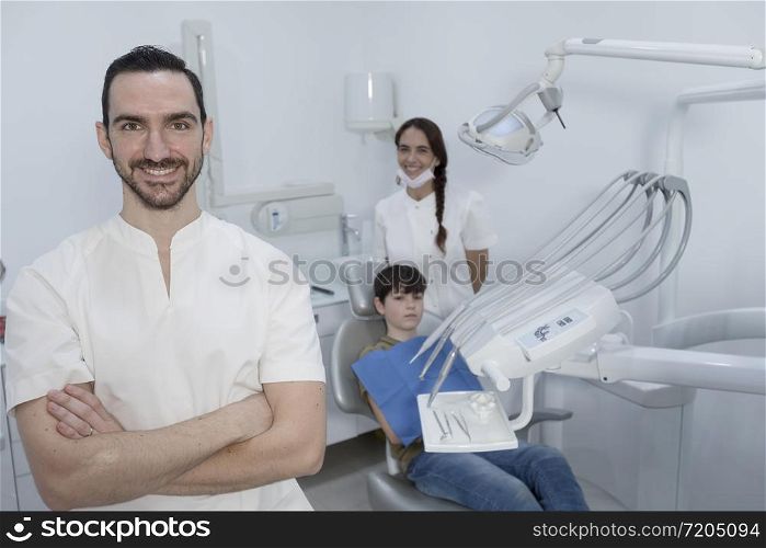 Dentist examining little boy&rsquo;s teeth in clinic