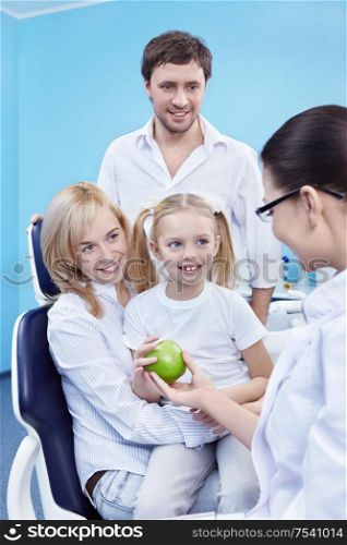 Dentist gives Apple a child in the dental office