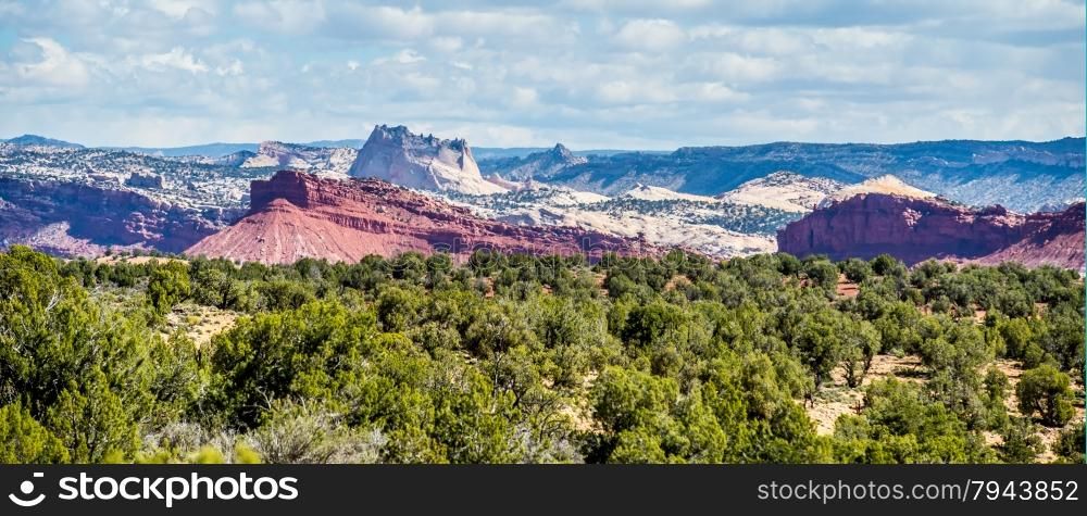 desert landscapes in utah with sandy mountains