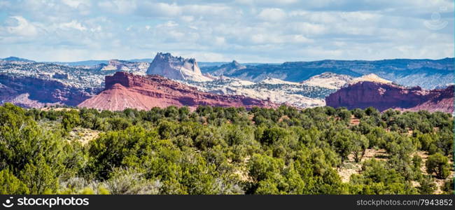 desert landscapes in utah with sandy mountains