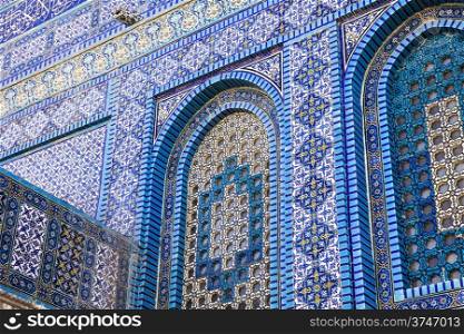 Details of the ceramic tile pattern that covers the exterior of the base of the Dome Of The Rock shrine on the Temple Mount in the Old City of Jerusalem.&#xA;