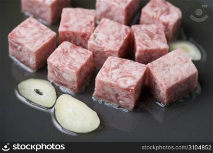 Dice-cut steak