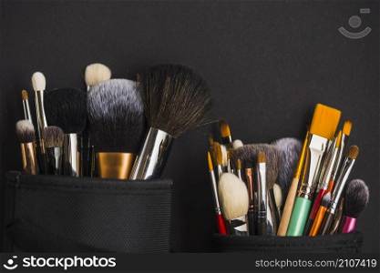 different size makeup brushes holder