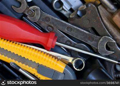 Different tools for repair of a close-up