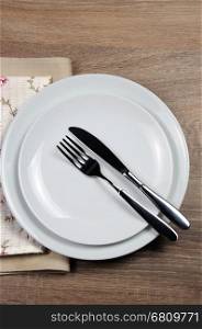 Dining etiquette - I still eat, Finished position. Fork and knife signals with location of cutlery set