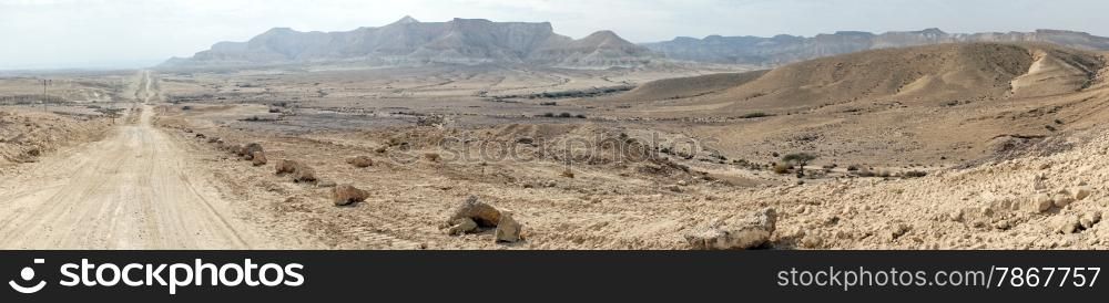 Dirt rosd in Nahal Zin in Negev desert