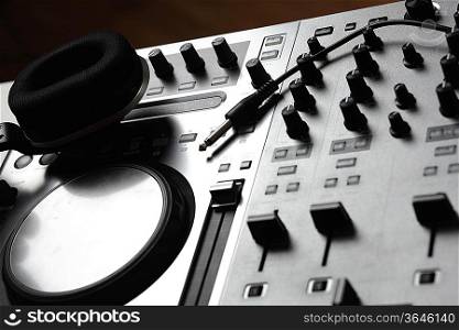 Dj mixer equipment to control sound and play music