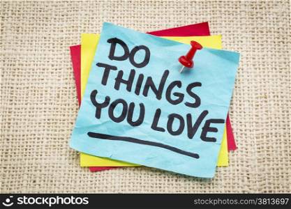 do things you love reminder on a green sticky note against burlap canvas