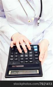 doctor calculates the cost of treatment on calculator