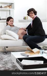 Doctor consulting with pregnant woman